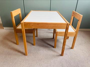 Lätt Ikea - tafeltje met 2 stoeltjes beschikbaar voor biedingen