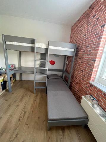 Hoogslaper met Bureau & Bedbank beschikbaar voor biedingen