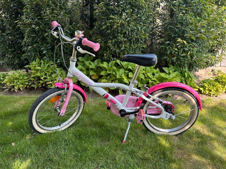 B-Twin 16 inch Meisjesfiets - Zo Goed Als Nieuw, Fietsen en Brommers, Fietsen | Meisjes, Zo goed als nieuw, 16 inch, Handrem, Ophalen