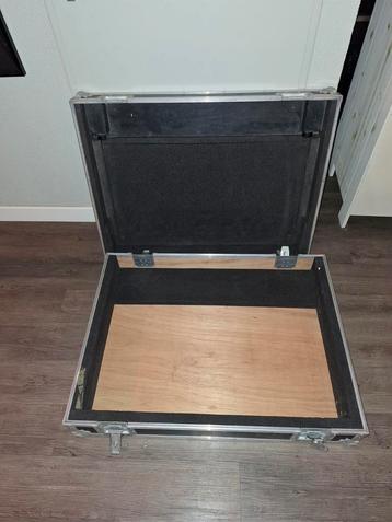 Flightcase met foam – 83x63x22 cm beschikbaar voor biedingen