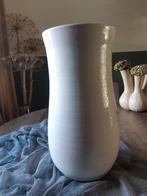 Grote Hoge Witte Bloemvaas., Huis en Inrichting, Woonaccessoires | Vazen, Wit, Aardewerk of Porselein, Ophalen of Verzenden, Zo goed als nieuw