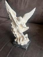 Vintage Beeldje Aartsengel Michaël Marmeren voetstuk., Ophalen of Verzenden, Zo goed als nieuw, Fantasy