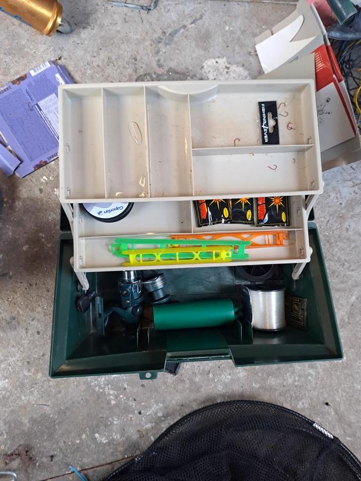 Viskoffer met inhoud, Watersport en Boten, Hengelsport | Karpervissen, Gebruikt, Complete set, Ophalen