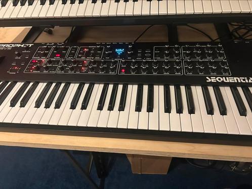 Sequential Prophet Rev2 – 8-Voice Analoge Synthesizer, Muziek en Instrumenten, Synthesizers, Zo goed als nieuw, 61 toetsen, Overige merken