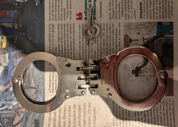 Handboeien geschakeld | zilver beschikbaar voor biedingen