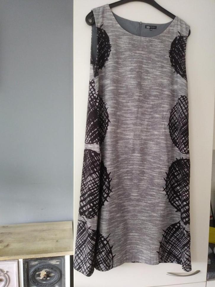 DIDI PRETTY DIFFERENT, JAPON ZONDER MOUWEN, MAAT XXL., Kleding | Dames, Jurken, Zo goed als nieuw, Maat 46/48 (XL) of groter, Grijs