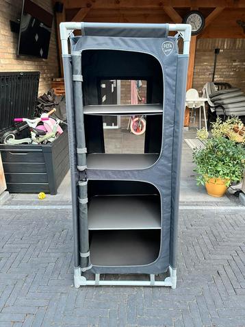 Defa campingkast schuin beschikbaar voor biedingen