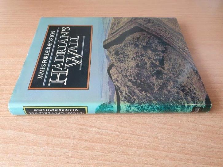 James Forde Johnston - Hadrian's Wall (HC + omslag), Boeken, Fantasy, Gelezen, Ophalen of Verzenden