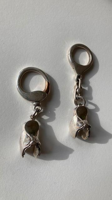 Twee sleutelgangers zilver (825iger) beschikbaar voor biedingen