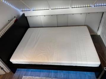 Ikea Malm zwart/bruin 140x 200, lattenbodem en matras