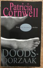 Patricia Cornwell - Doodsoorzaak, Ophalen of Verzenden, Amerika, Patricia Cornwell, Gelezen