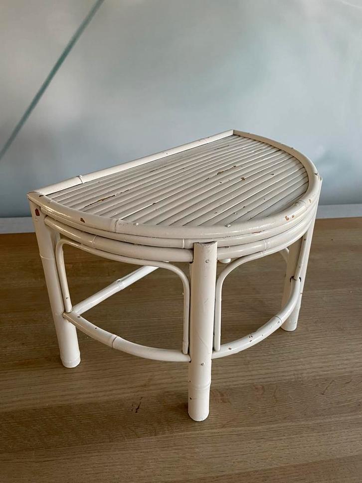 Schattig vintage rotan bijzettafeltje, Huis en Inrichting, Tafels | Bijzettafels, Zo goed als nieuw, Overige vormen, Minder dan 45 cm