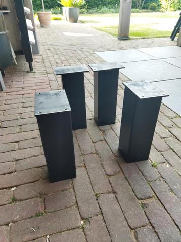 Bijzet tafelpoten Robuust & Industriëel beschikbaar voor biedingen