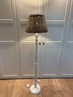 Landelijke Staande Lamp met Riet, Huis en Inrichting, Lampen | Vloerlampen, Ophalen, Zo goed als nieuw, Hout, 150 tot 200 cm