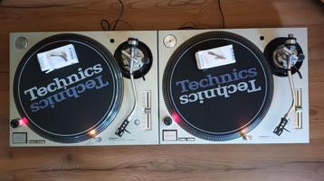 Te koop 2 x TECHNICS SL1200 MK3D Zilver. ZEER MOOI! beschikbaar voor biedingen