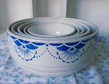nestschalen Boch La Louvière wit-blauw beschikbaar voor biedingen