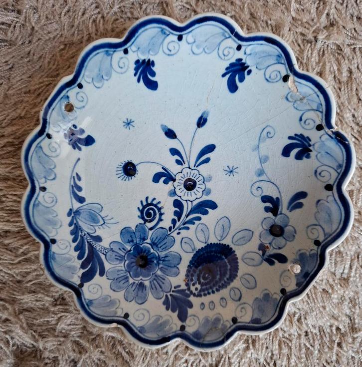 Delfts Blauw Bord met Bloemmotief doorsnee 19 cm, Antiek en Kunst, Antiek | Keramiek en Aardewerk, Ophalen of Verzenden
