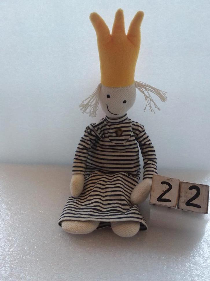 Jottum knuffel met jurk aan 40cm lang Jurk heeft lichte pill, Kinderen en Baby's, Speelgoed | Knuffels en Pluche, Zo goed als nieuw