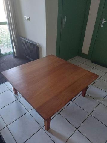 Massief kersenhouten salontafel beschikbaar voor biedingen