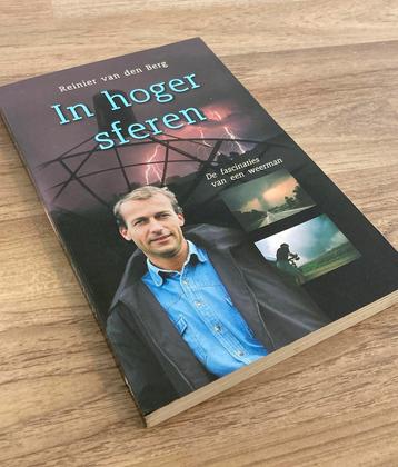 R. van den Berg - In hoger sferen beschikbaar voor biedingen