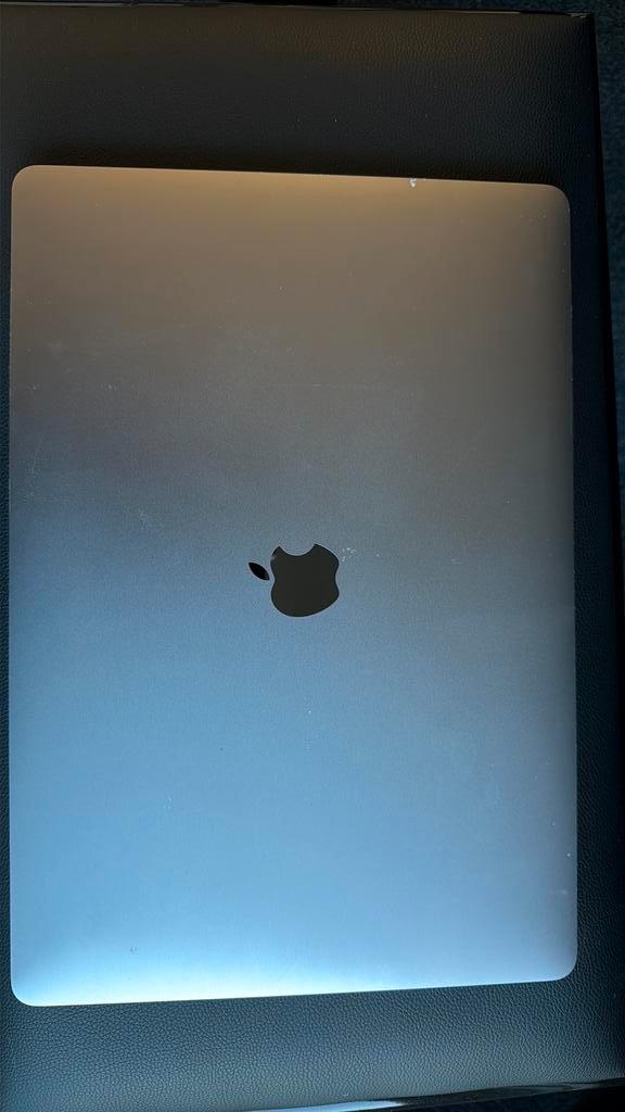 Macbook Pro  A1990 15.4 1tb 32 gb (defect, start niet op) (, Computers en Software, Apple Macbooks, MacBook Pro, 15 inch, 2 tot 3 Ghz