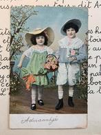 Jongen en meisje met hoed en mandje bloemen (CC), Ophalen of Verzenden, Voor 1920, Gelopen, Kinderen