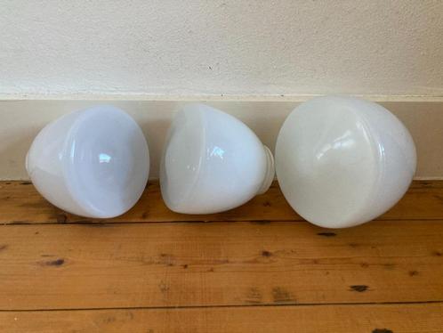 3x vintage lampenbolletjes schroefkogels melkglas jaren 50, Huis en Inrichting, Lampen | Plafondlampen, Zo goed als nieuw, Glas