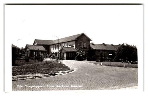 Ede, Toegangspoort Elias Beeckman Kazerne, Verzamelen, Ansichtkaarten | Nederland, Gelopen, Gelderland, 1960 tot 1980, Verzenden