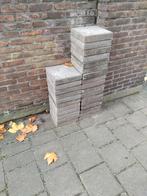 Gratis af te halen: 14 tegels + parasolvoet, Tuin en Terras, Ophalen, Gebruikt, Minder dan 5 m², Beton