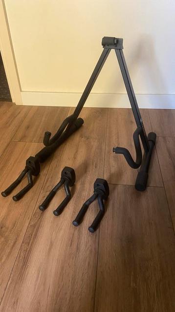 Gitaar Standaard + Ophangbeugels beschikbaar voor biedingen