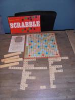 Scrabble met houten letters in rode doos, Hobby en Vrije tijd, Ophalen of Verzenden, Zo goed als nieuw