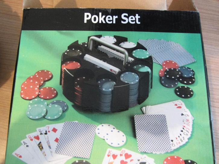 Pocket set pokerspel nieuw in de doos en plastic, Hobby en Vrije tijd, Gezelschapsspellen | Kaartspellen, Nieuw, Vijf spelers of meer