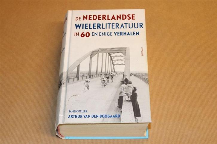 Nederlandse Wielerverhalen — 60 en Enige Verhalen [2015], Boeken, Literatuur, Gelezen, Ophalen of Verzenden