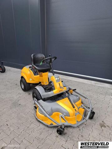 Gebruikte Stiga Park Royal 4wd frontmaaier 110 cm Honda beschikbaar voor biedingen