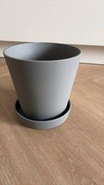 Grijze terracotta bloempot met schotel Ikea, Rond, Ophalen of Verzenden, Zo goed als nieuw, Minder dan 25 cm