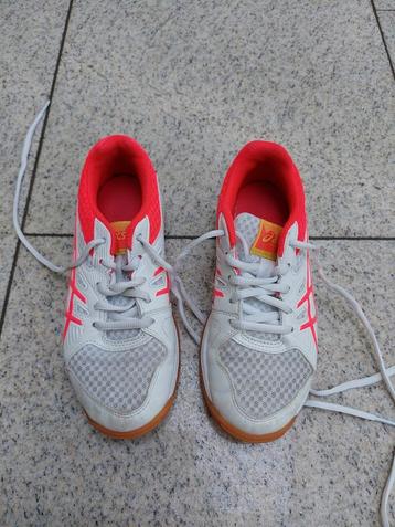 Gymschoenen meisje maat 33,5 van Asics beschikbaar voor biedingen