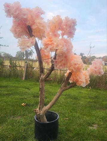 Sfeervolle handgemaakte bloesemboom beschikbaar voor biedingen