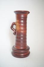 Vintage kan vaas met oor rood keramiek Germany ?, Aardewerk of Porselein, Ophalen of Verzenden, Zo goed als nieuw, Minder dan 50 cm