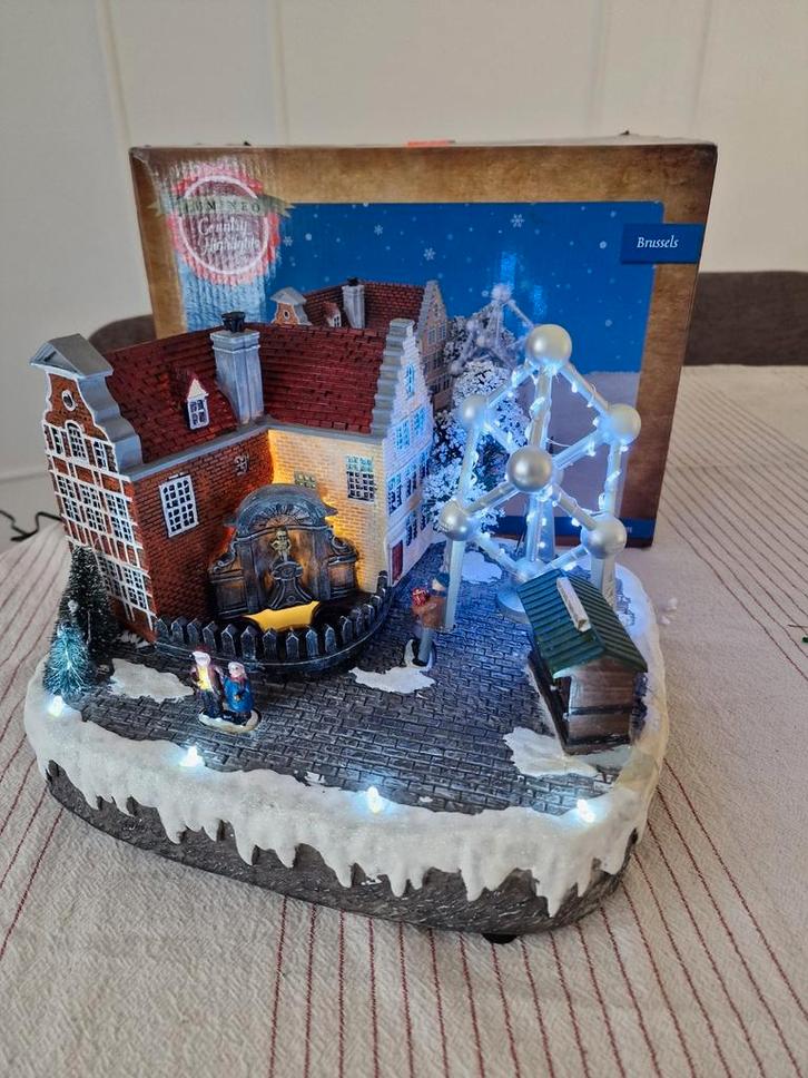 Lumineo kerstdorp Brussel Panorama kersthuis, Diversen, Kerst, Zo goed als nieuw, Ophalen