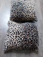 Twee sierkussens met luipaardprint, Huis en Inrichting, Woonaccessoires | Kussens, Ophalen, Zo goed als nieuw, Bruin, Rechthoekig