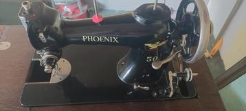 Antieke Phoenix Naaimachine met Kast beschikbaar voor biedingen