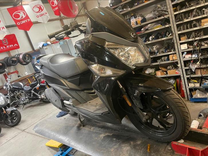 Alle onderdelen van deze sym jet 14 e4 brom, Fietsen en Brommers, Brommeronderdelen | Scooters, Gebruikt, SYM, Kap, Ophalen of Verzenden