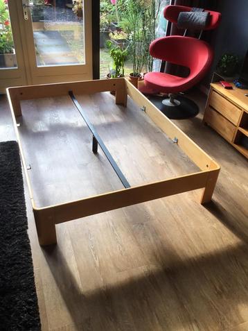 Auping Auronde 1.40x2.00 beuken bed met 2 Auping spiralen beschikbaar voor biedingen