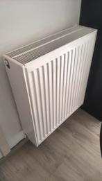 Jonge radiatoren(2 stuks) Wegens overstap naar gasloos, Ophalen, 30 tot 80 cm, Radiator, Zo goed als nieuw