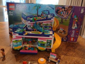 Lego friends. camper en boomhut.  beschikbaar voor biedingen
