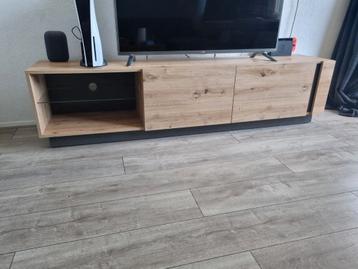 Dressoir kast beschikbaar voor biedingen