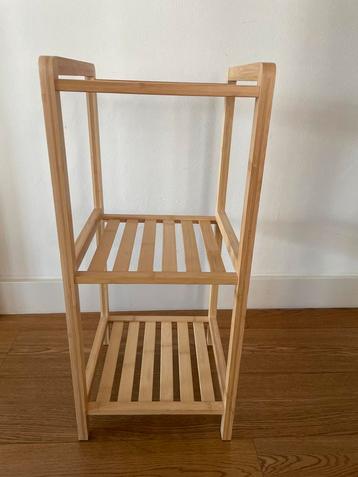 Houten Badkamerrek met 3 Planken beschikbaar voor biedingen