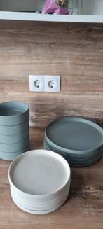 18-delig borden servies - ZGAN, Huis en Inrichting, Keramiek, Ophalen of Verzenden, Zo goed als nieuw, Bord(en)