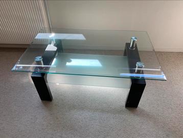 Glazen tafel  beschikbaar voor biedingen