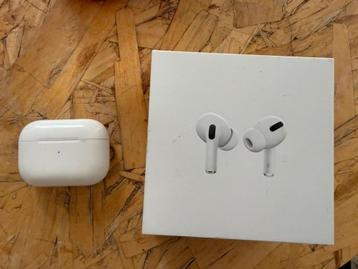 Apple AirPods Pro | 1e Gen | Compleet | Nette staat beschikbaar voor biedingen